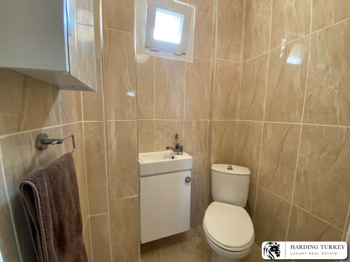 Image No.9-4 Bed Semi-Detached for sale