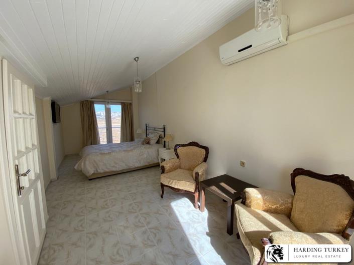 Image No.38-4 Bed Semi-Detached for sale