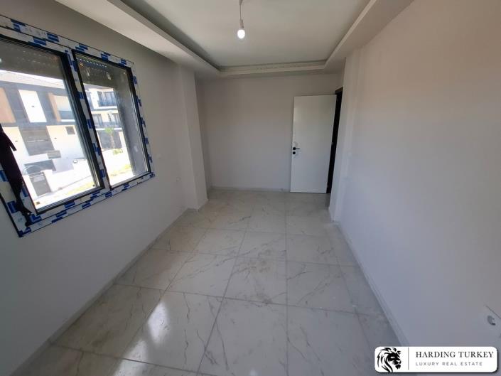 Image No.17-3 Bed Semi-Detached for sale