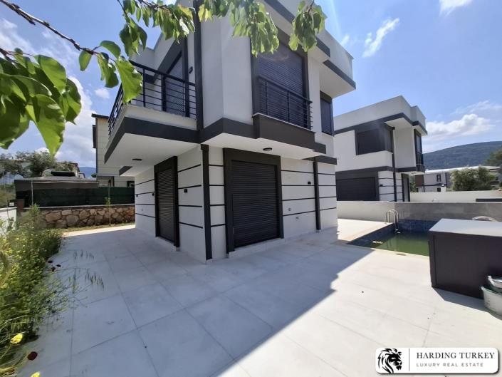 Image No.1-3 Bed Villa / Detached for sale