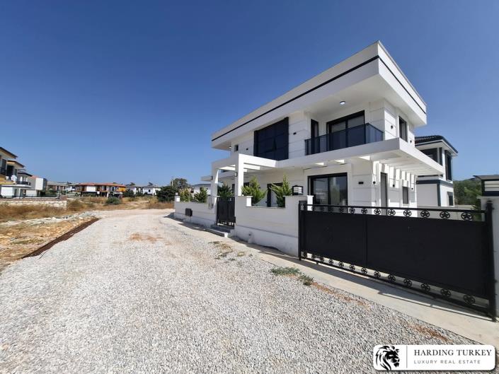 Image No.1-3 Bed Villa / Detached for sale