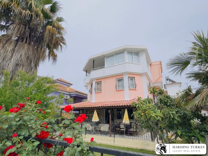 Image No.1-4 Bed Villa / Detached for sale