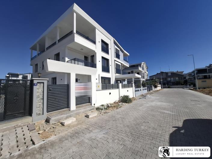 Image No.1-Jumelé de 3 chambres à vendre à Altinkum