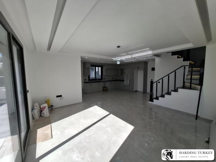 Image No.9-3 Bed Semi-Detached for sale