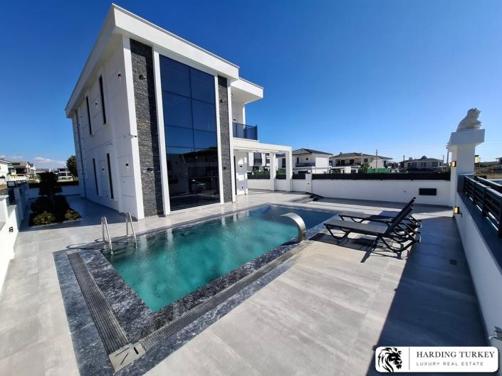 Image No.2-4 Bed Villa / Detached for sale