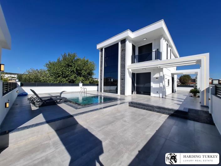 Image No.1-4 Bed Villa / Detached for sale