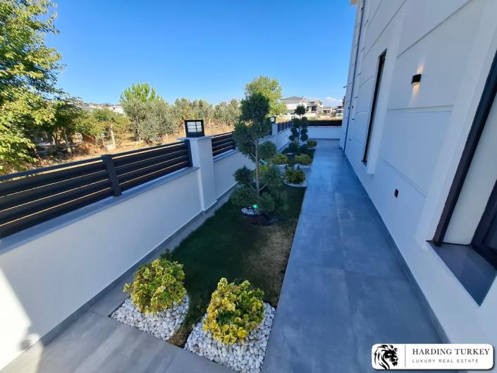 Image No.5-4 Bed Villa / Detached for sale