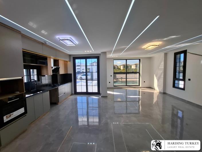 Image No.11-4 Bed Villa / Detached for sale