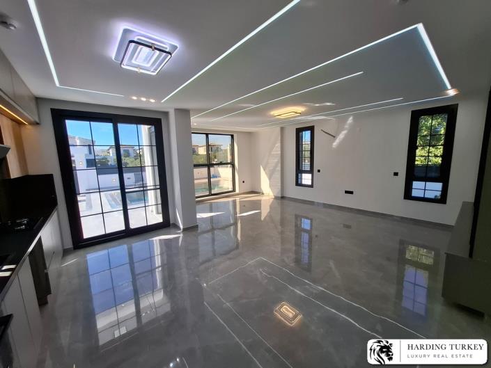 Image No.15-4 Bed Villa / Detached for sale