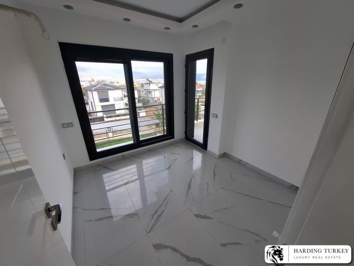 Image No.17-3 Bed Semi-Detached for sale