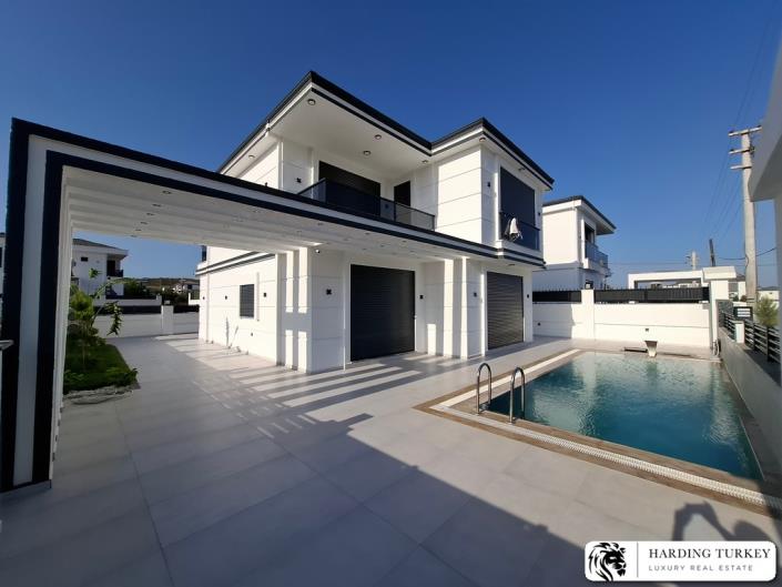 Image No.1-4 Bed Villa / Detached for sale