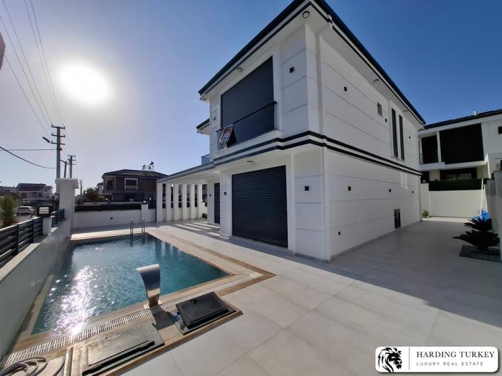 Image No.3-4 Bed Villa / Detached for sale