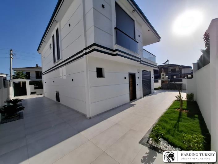 Image No.9-4 Bed Villa / Detached for sale