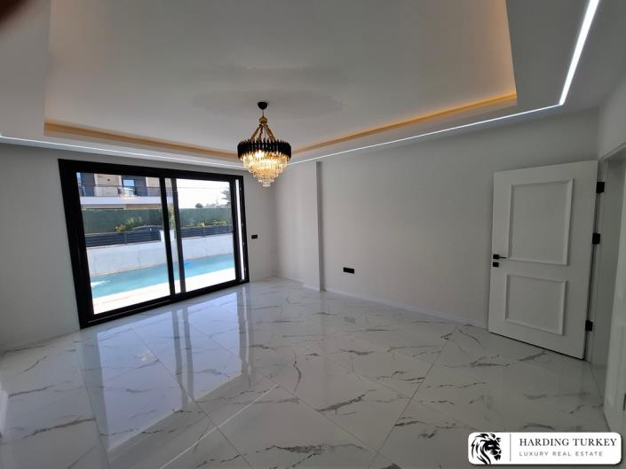 Image No.13-4 Bed Villa / Detached for sale