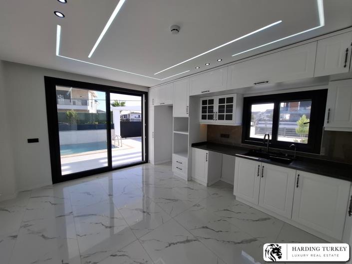 Image No.15-4 Bed Villa / Detached for sale