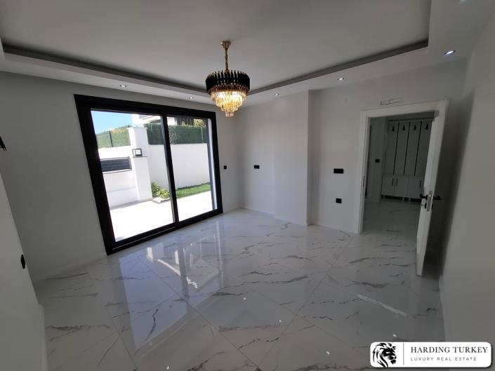 Image No.17-4 Bed Villa / Detached for sale