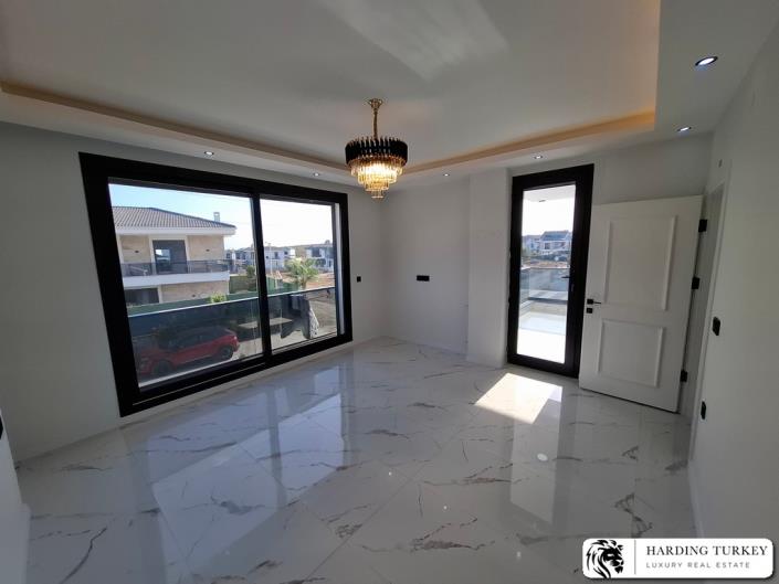 Image No.20-4 Bed Villa / Detached for sale