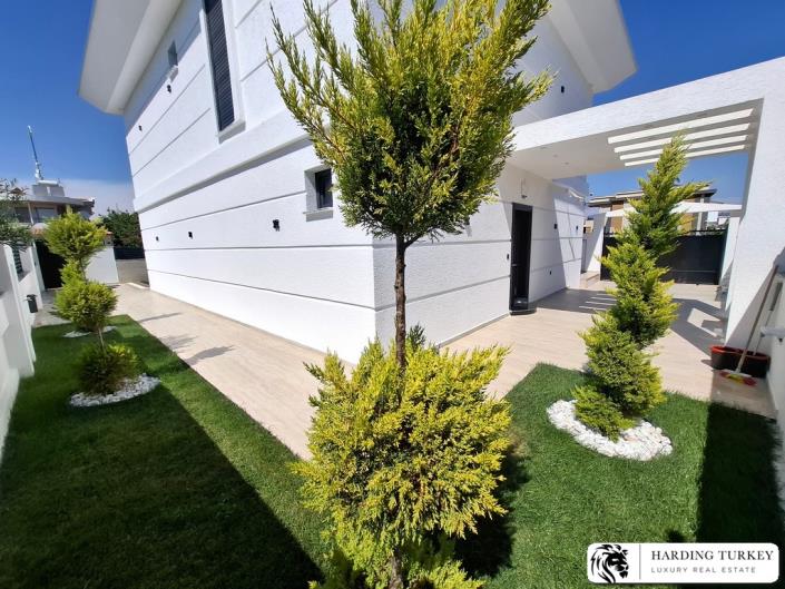 Image No.9-4 Bed Villa / Detached for sale