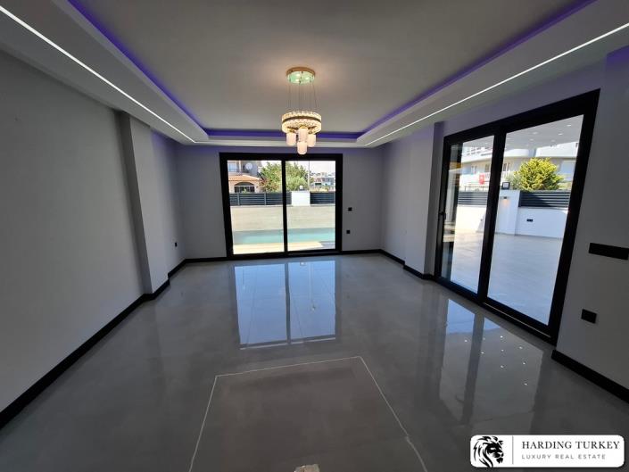 Image No.12-4 Bed Villa / Detached for sale