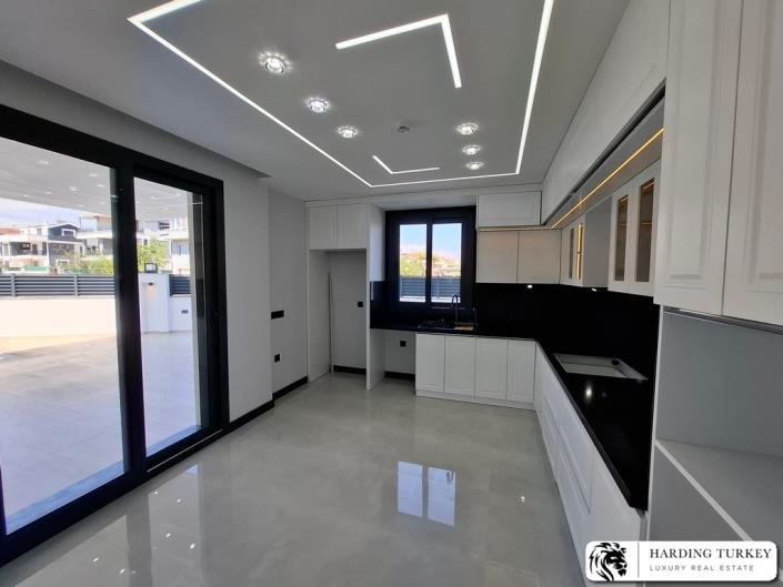 Image No.15-4 Bed Villa / Detached for sale