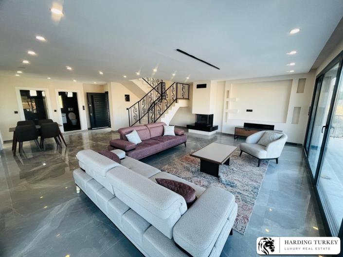 Image No.6-Villa / Détaché de 5 chambres à vendre à Akbuk