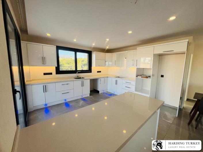 Image No.8-Villa / Détaché de 5 chambres à vendre à Akbuk