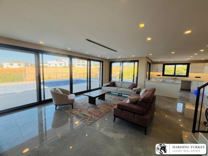 Image No.10-Villa / Détaché de 5 chambres à vendre à Akbuk