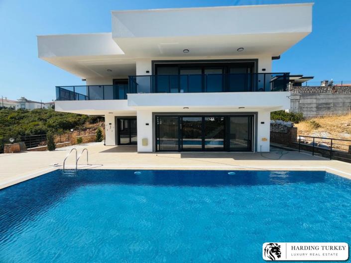 Image No.1-Villa / Détaché de 5 chambres à vendre à Akbuk