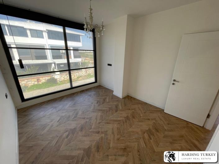 Image No.22-3 Bed Semi-Detached for sale