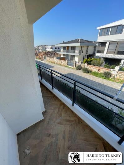 Image No.28-3 Bed Semi-Detached for sale