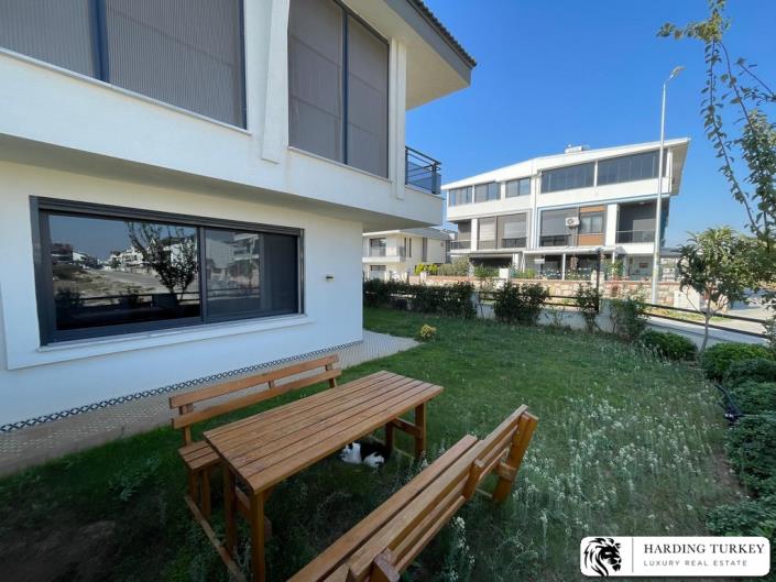 Image No.35-3 Bed Semi-Detached for sale