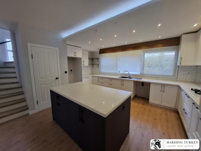 Image No.18-3 Bed Semi-Detached for sale