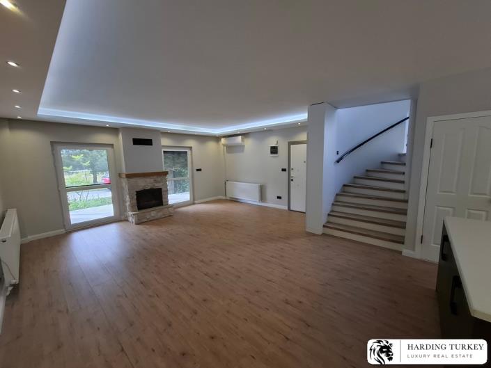 Image No.23-3 Bed Semi-Detached for sale