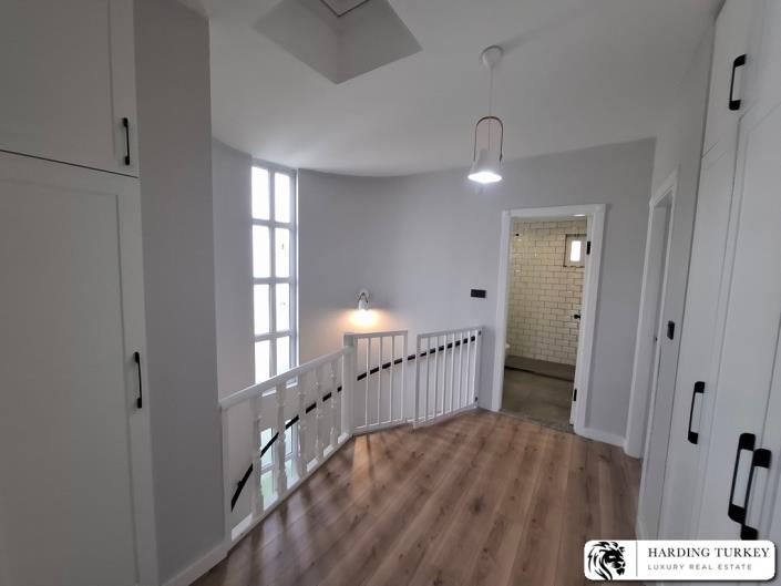 Image No.28-3 Bed Semi-Detached for sale