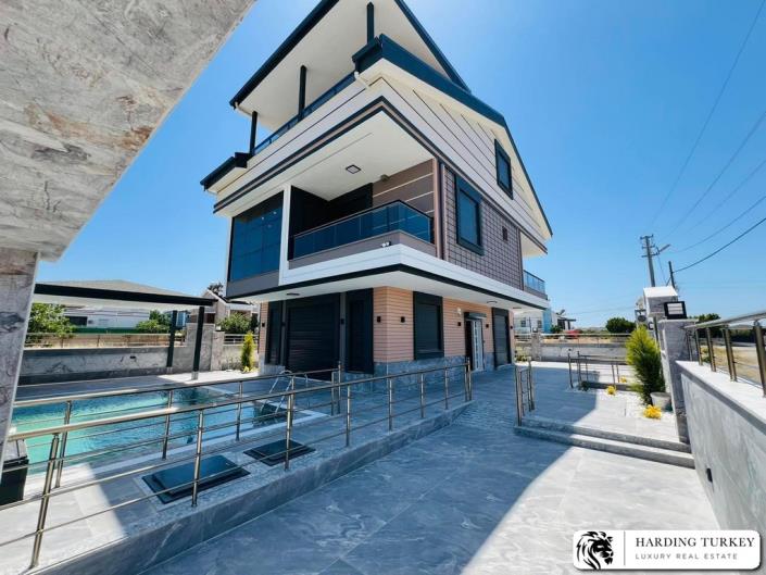 Image No.2-Villa / Détaché de 5 chambres à vendre à Altinkum