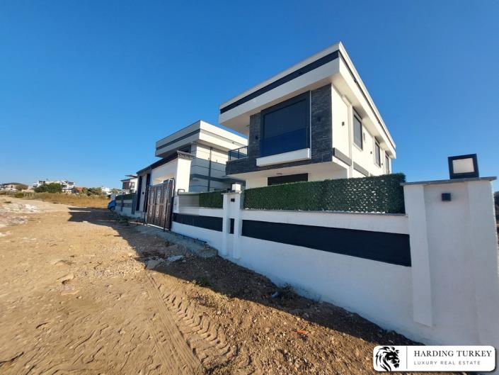 Image No.1-4 Bed Villa / Detached for sale