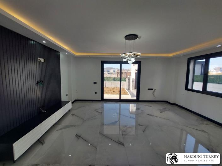 Image No.13-4 Bed Villa / Detached for sale