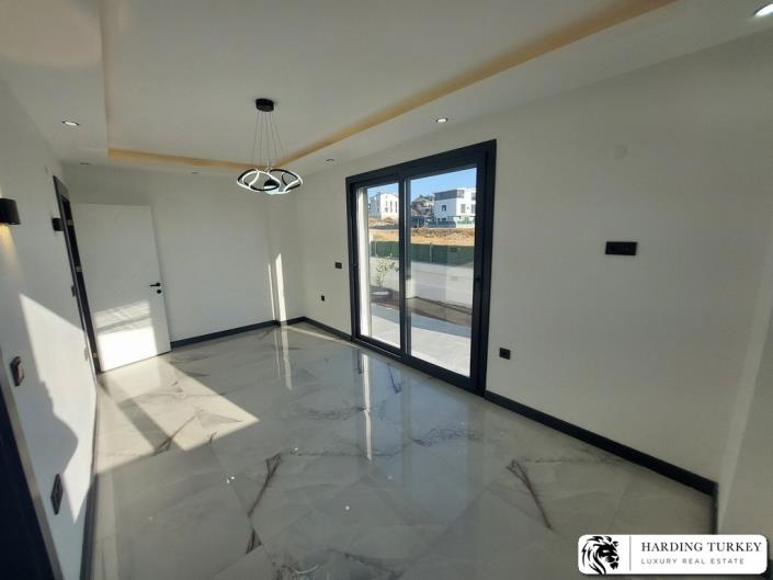 Image No.24-4 Bed Villa / Detached for sale