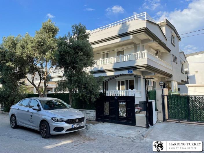 Image No.4-4 Bed Semi-Detached for sale