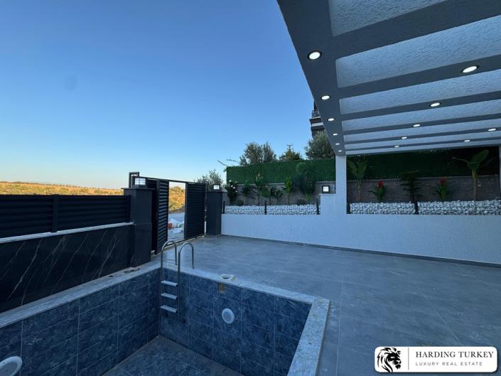 Image No.4-4 Bed Semi-Detached for sale