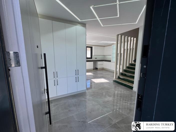 Image No.5-4 Bed Semi-Detached for sale