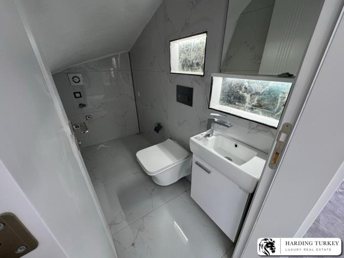 Image No.11-4 Bed Semi-Detached for sale