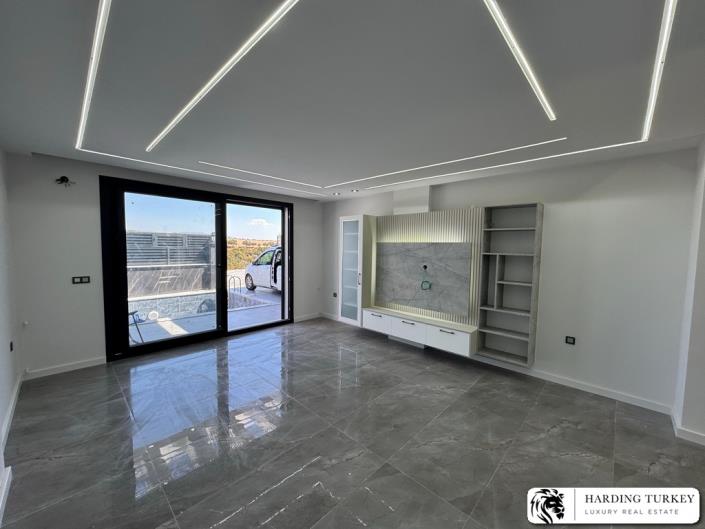 Image No.12-4 Bed Semi-Detached for sale