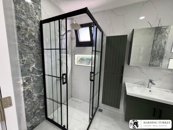 Image No.13-4 Bed Semi-Detached for sale