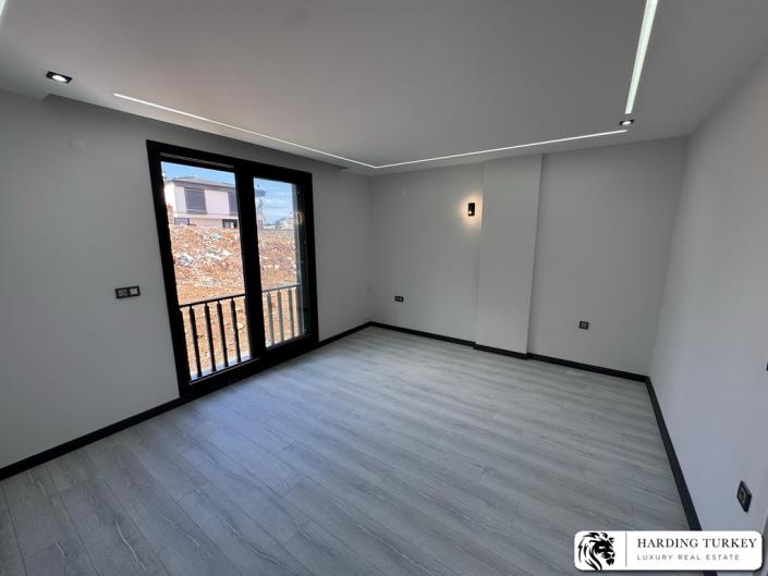 Image No.15-4 Bed Semi-Detached for sale