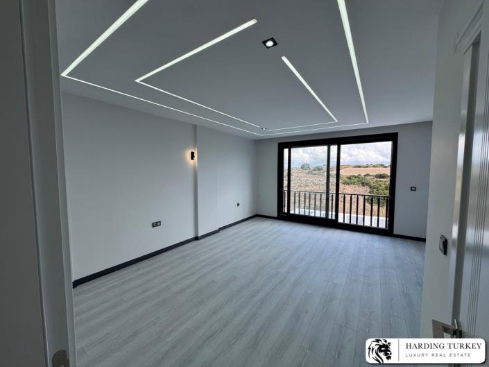 Image No.16-4 Bed Semi-Detached for sale