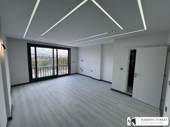 Image No.17-4 Bed Semi-Detached for sale