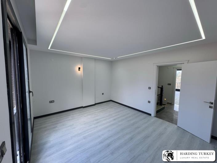 Image No.21-4 Bed Semi-Detached for sale