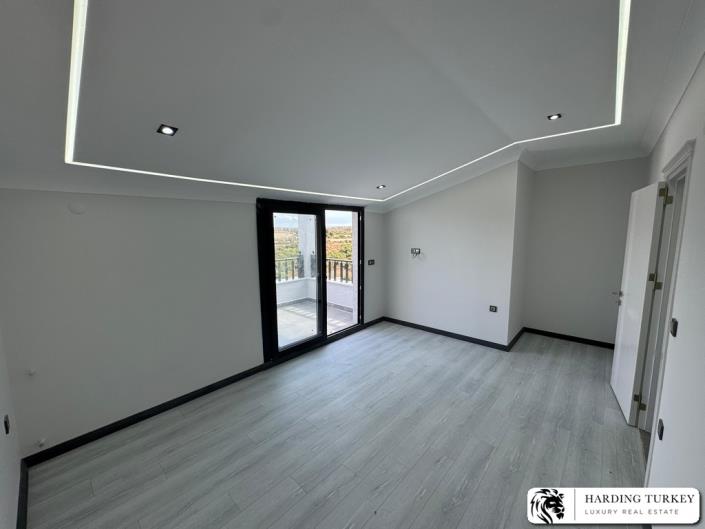 Image No.29-4 Bed Semi-Detached for sale