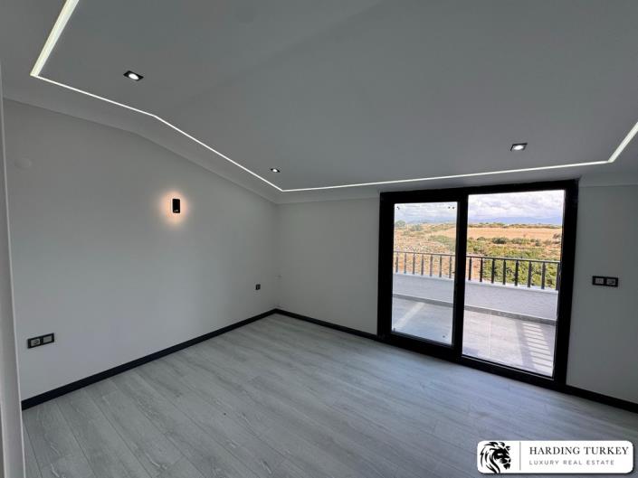 Image No.30-4 Bed Semi-Detached for sale